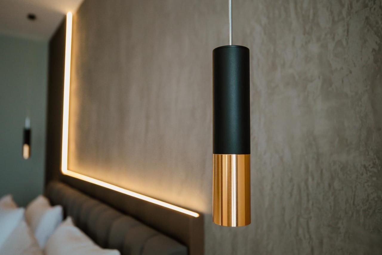 Klajdi Resort Golem  Esterno foto A pendant light