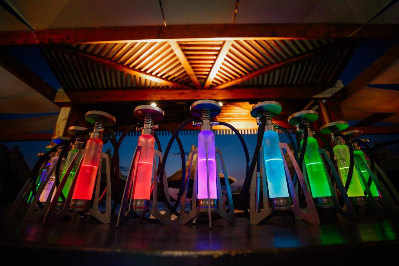 Klajdi Resort Golem  Esterno foto A row of lava lamps