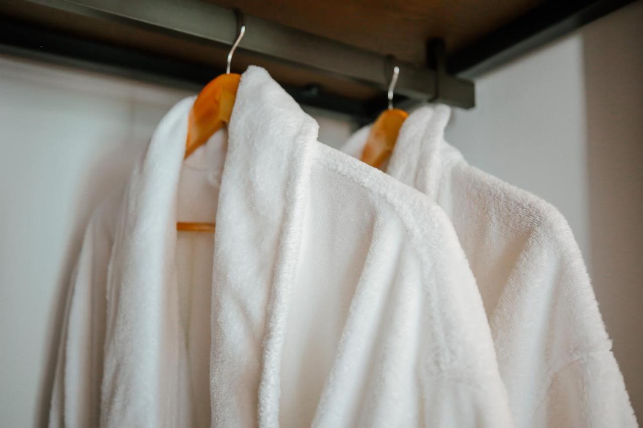 Klajdi Resort Golem  Esterno foto A bathrobe